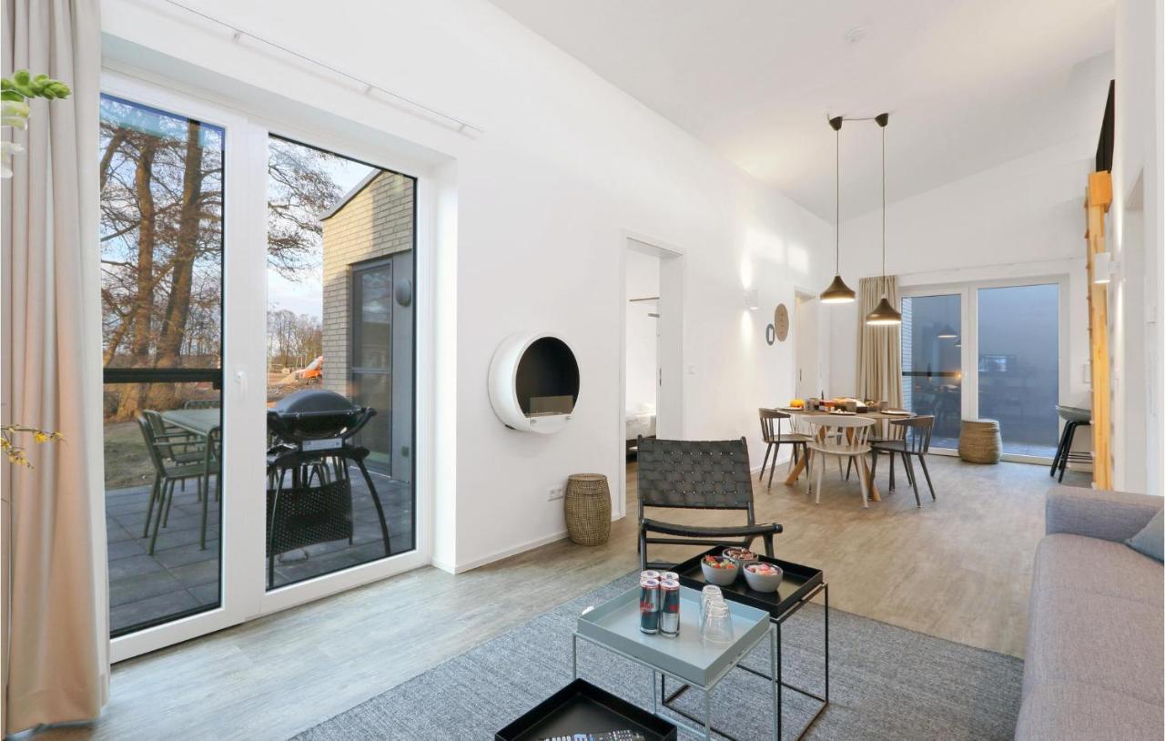 2 Bedroom Awesome Home In Lembruch-Duemmer See Екстер'єр фото