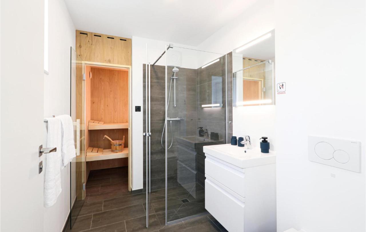 2 Bedroom Awesome Home In Lembruch-Duemmer See Екстер'єр фото